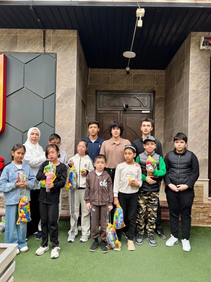 Starts International University’da bolalar sovg‘a paketlari bilan
